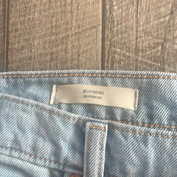 Universal Thread Size 6 Distressed Light Wash Boyfriend Jeans - Picture 5 of 9